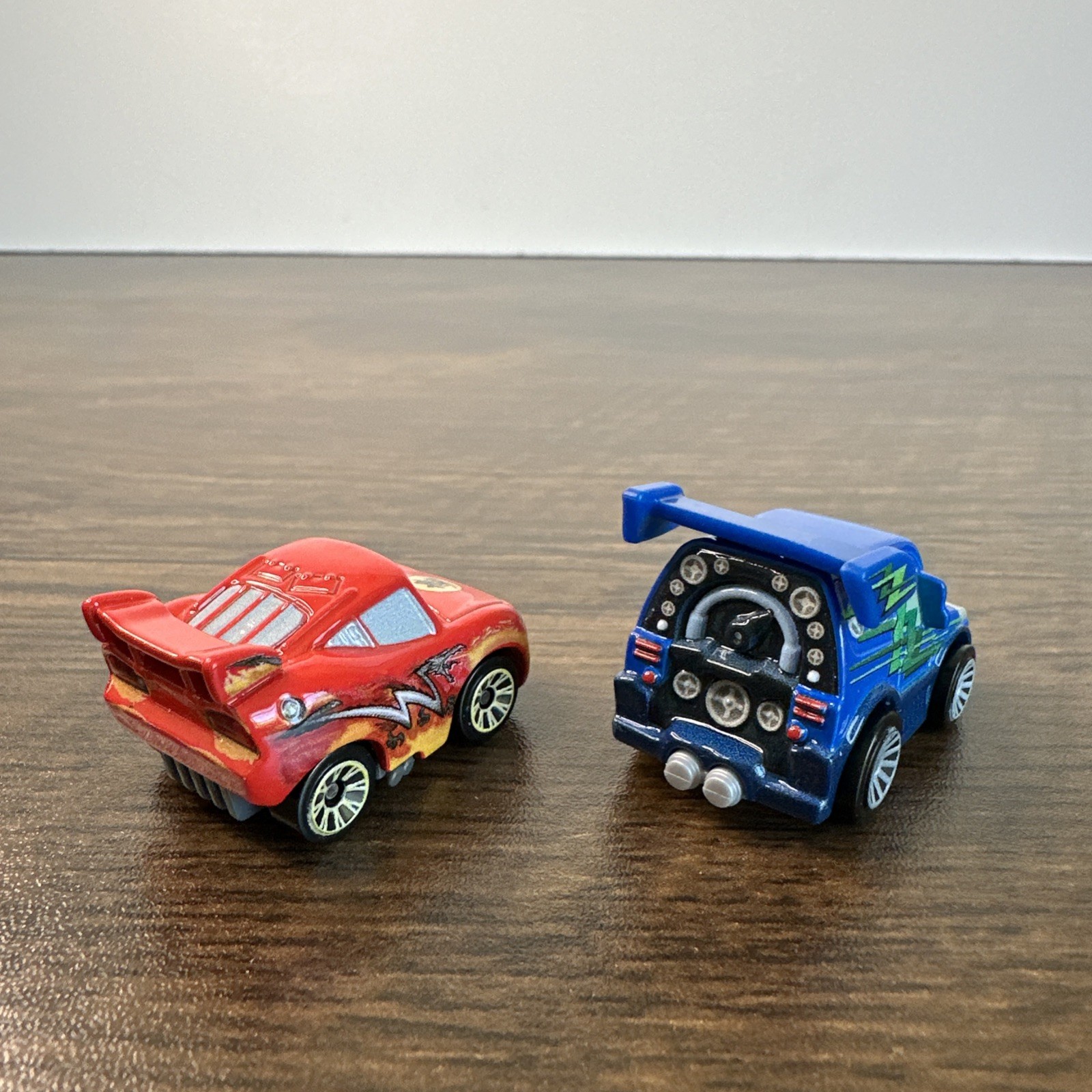 Disney Cars MINI Racers Dragon Lightning McQueen & Race O Rama DJ