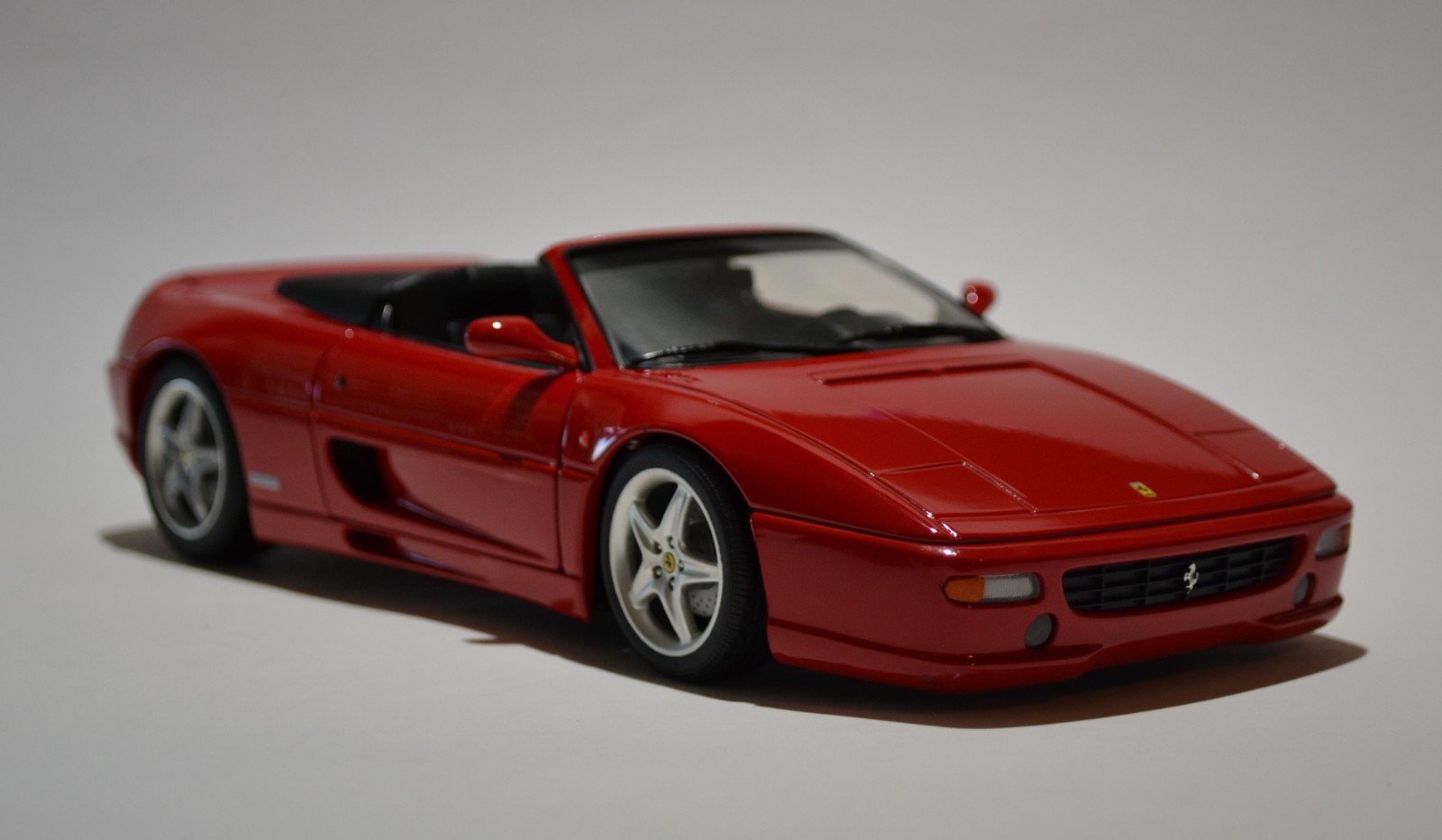1/18 UT Models Ferrari 355 Spider Rosso Corsa No Box