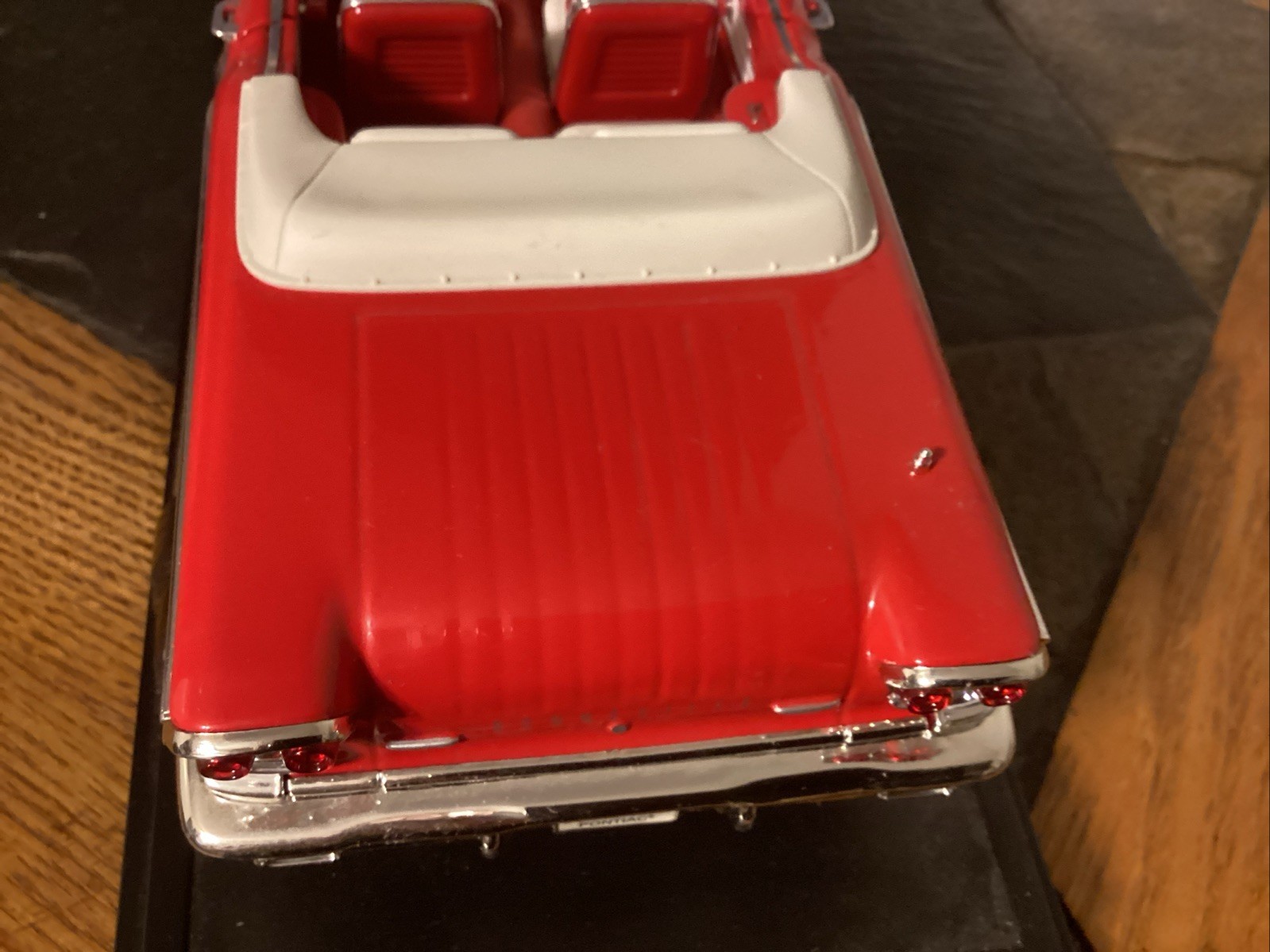 Road Signature 1958 Pontiac Bonneville Convertible 1:18 Diecast Red No Box