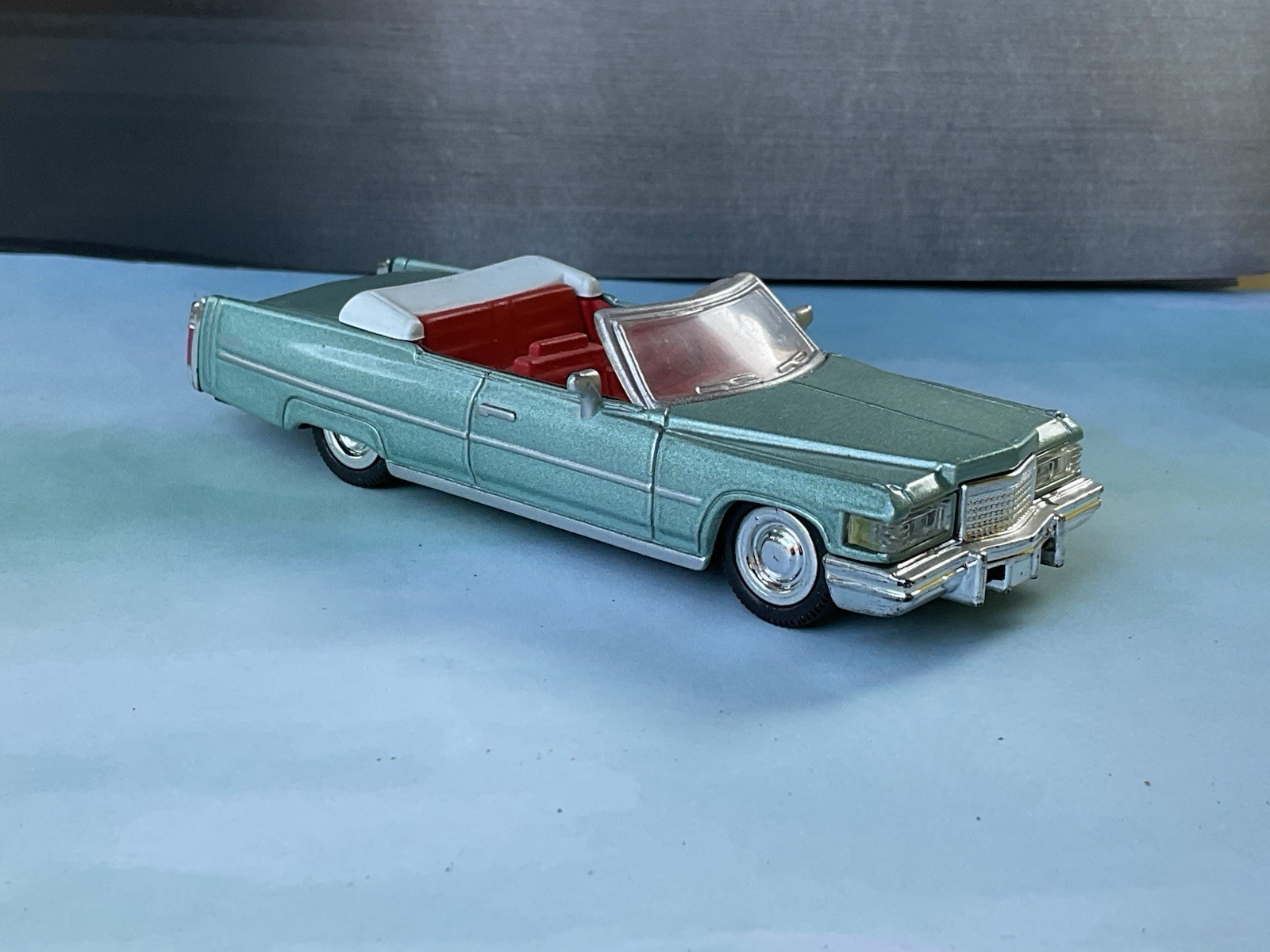 New Ray 1976 CADILLAC Coupe DeVille Convertible CADDY 1:43