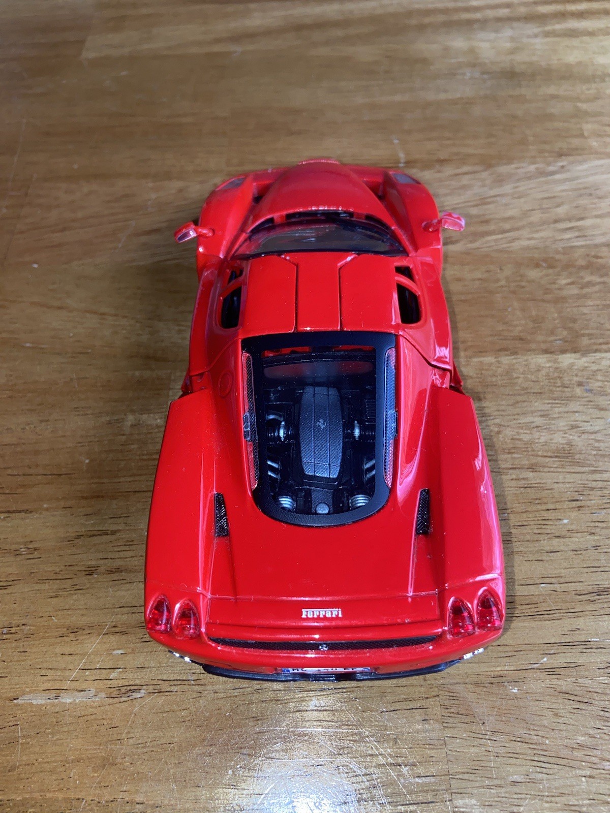 Maisto 1:24 Enzo Ferrari Red