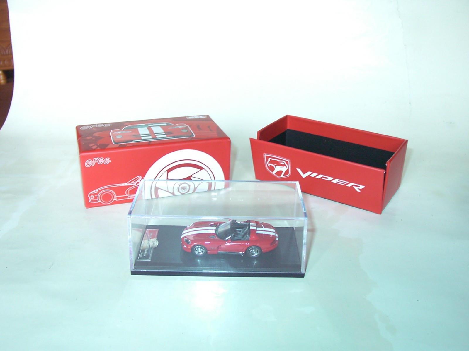1/64 GFCC 1993 Red Dodge Viper Roadster 155/499