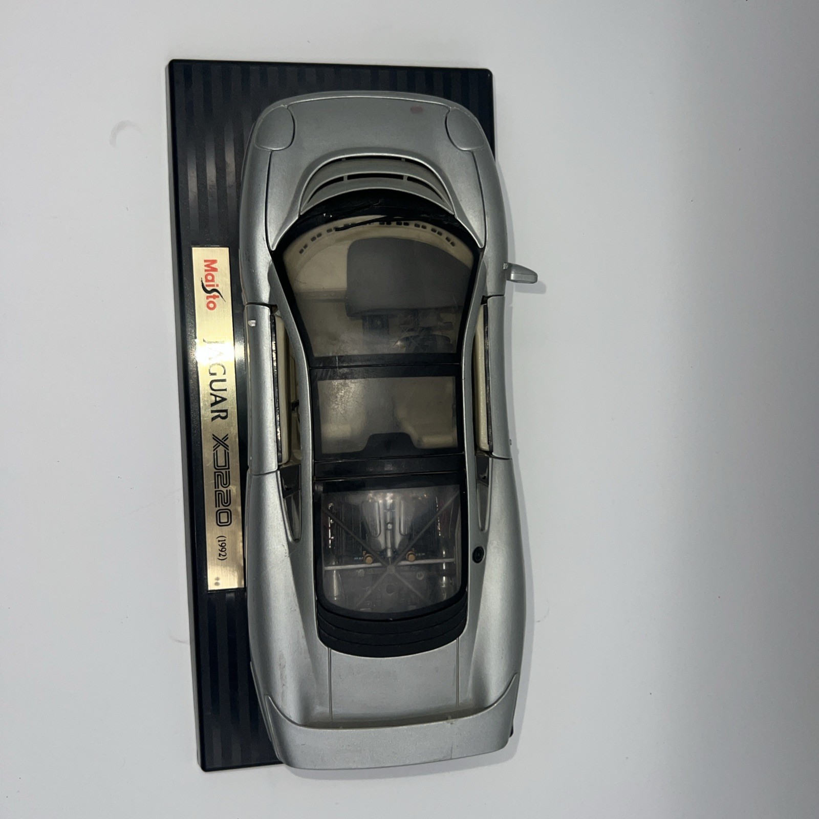 Jaguar XJ220 Diecast 1/18 Silver Maisto
