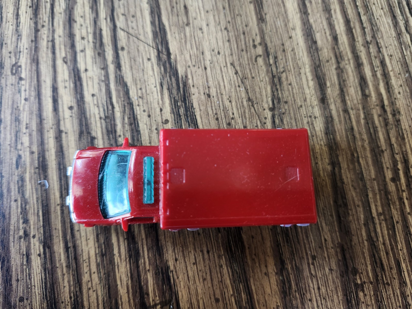 Matchbox 2009 Ford E 350 Emergecy Ambulance Diecast