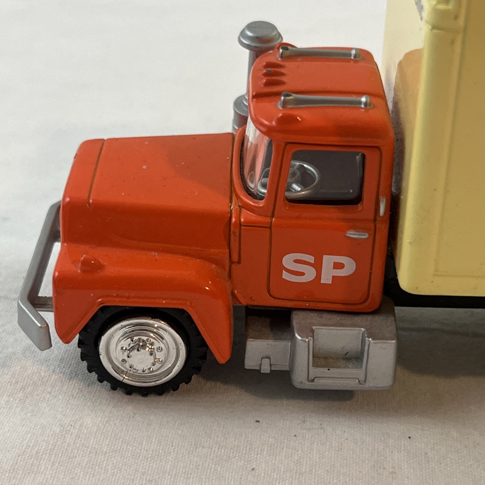 1:43 K Line SPLZ 8675309 Die Cast Kruiser Southern Pacific Golden Pig Service
