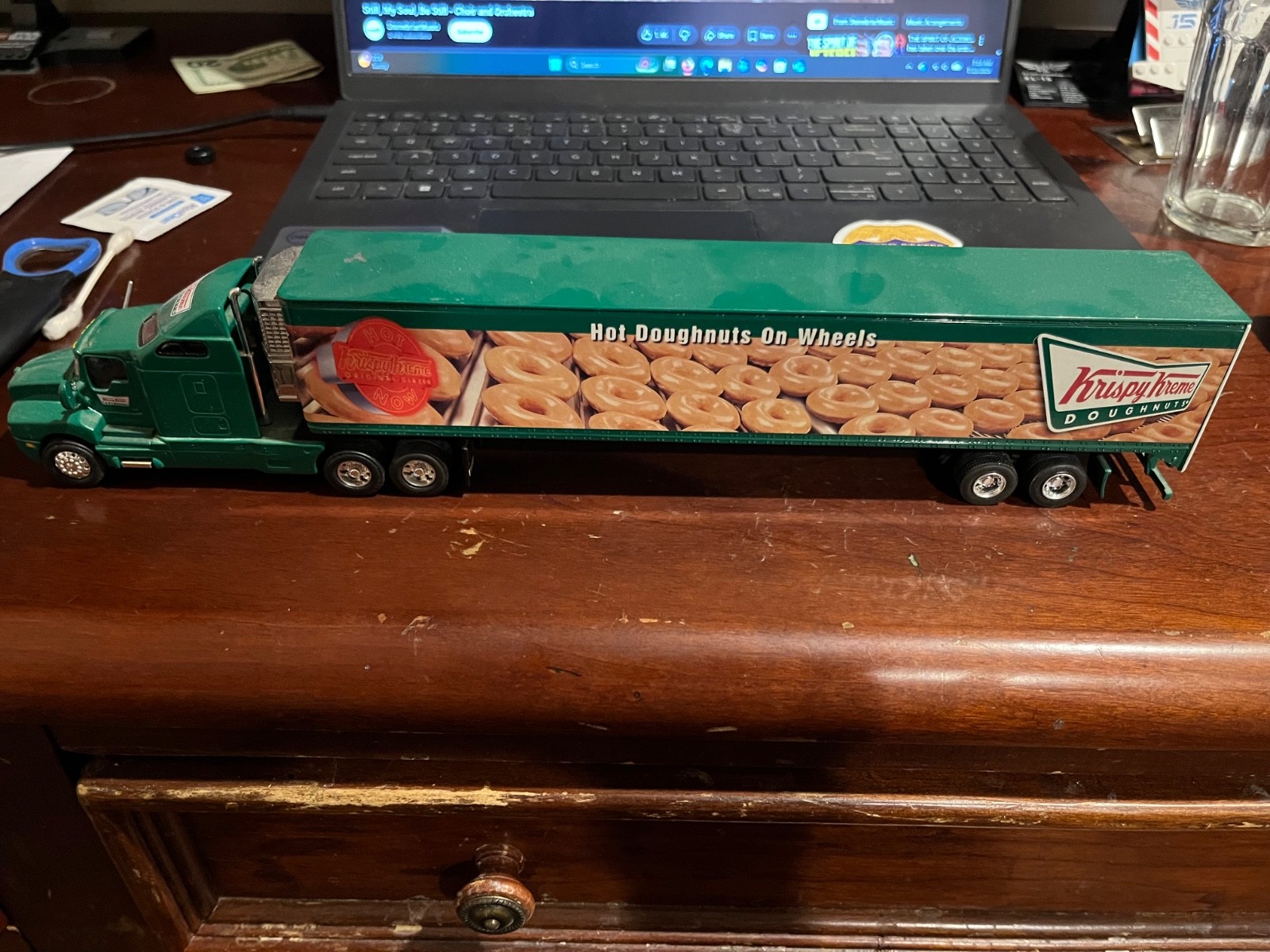 SpecCast 1/64 Krispy Kreme Kenworth