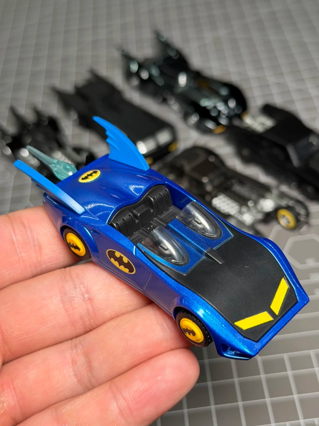 US Seller! Blokees Wheels E01 Comic Strip 311 Batmobile Batman Comic 1:64 Model