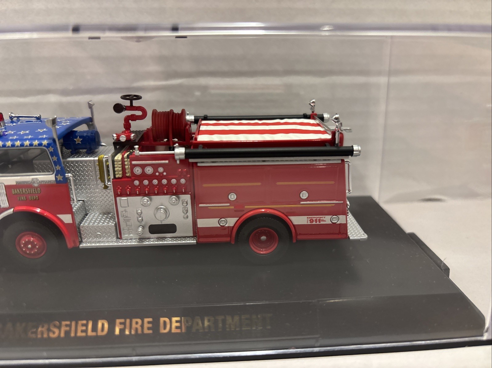 Code 3 Bakersfield Fire Dept Spirit Of 76 Limited Edition USA Flag 12860 1/64