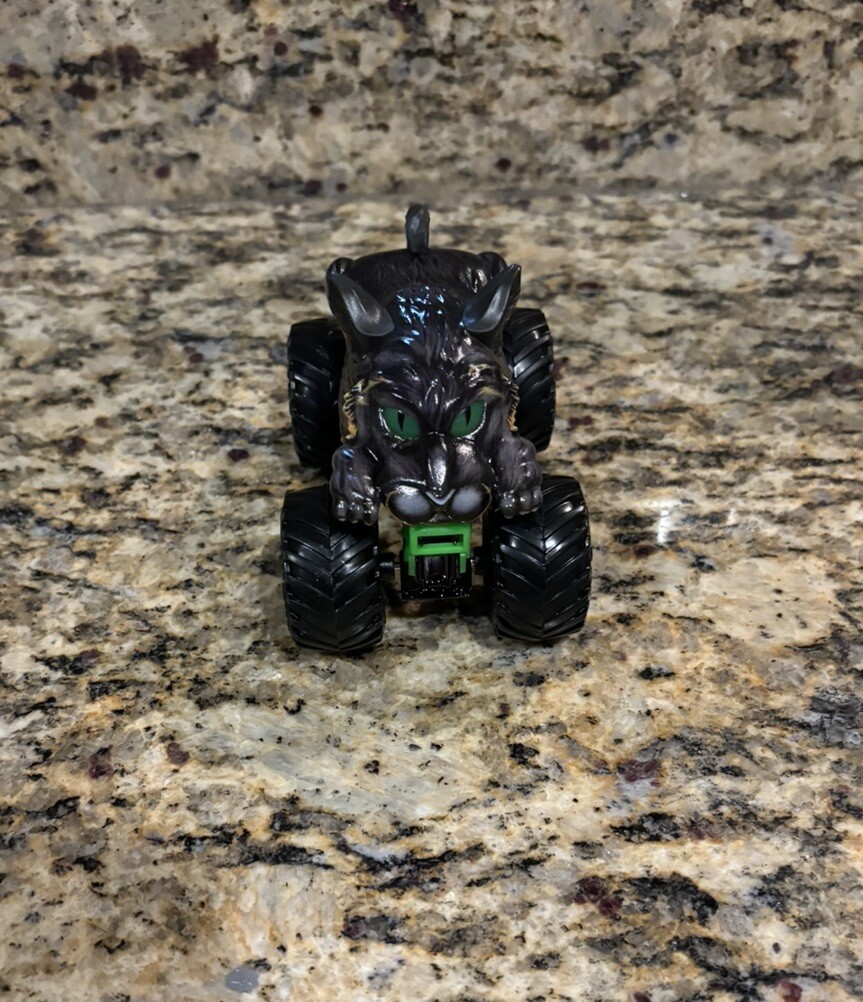 LIMITED EDITION 2024 Spin Master Monster Jam Halloween BLACK CAT Truck New 1:64