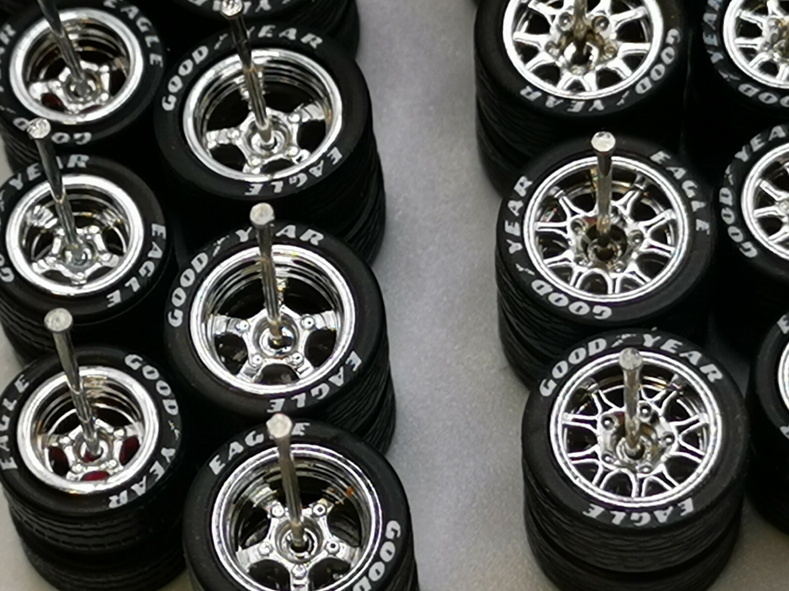 Hot Wheels ✨ GOOD YEAR ✨ 3 DESIGNS Rubber Tire 20 sets Chrome Colors 10/12 MM
