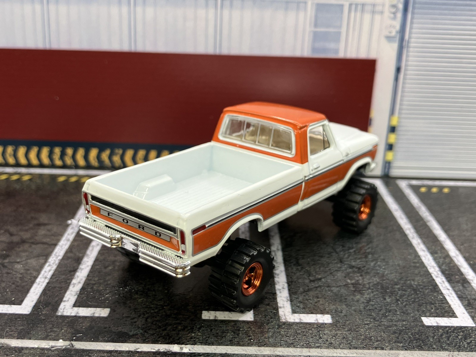 1977 Ford F-150 Ranger Explorer Lifted 4×4 Truck 1/64 Diecast Custom Greenlight