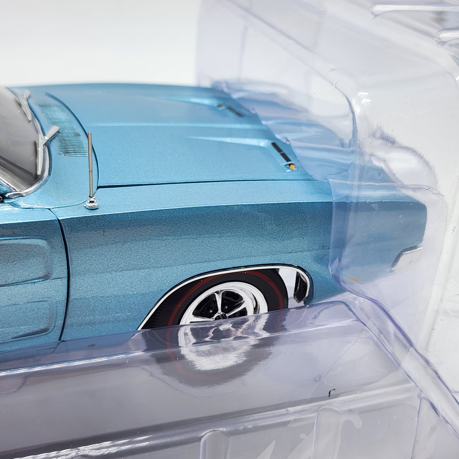 57Z Auto World 1:18 1969 Dodge Charger American Muscle Rare Color Variant