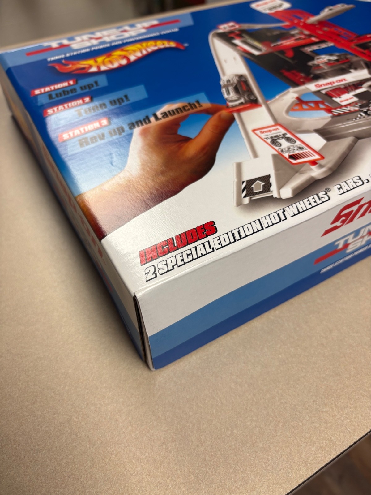 Hotwheels Snap-On Tools Special edition tune-up shop NIB