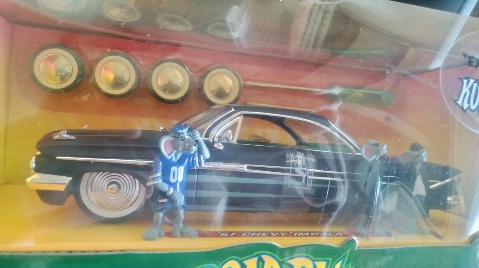 JADA ROAD RATS 1:24 (Customized) “1961 Chevy Impala” with 3 Homie Hood Rats RARE