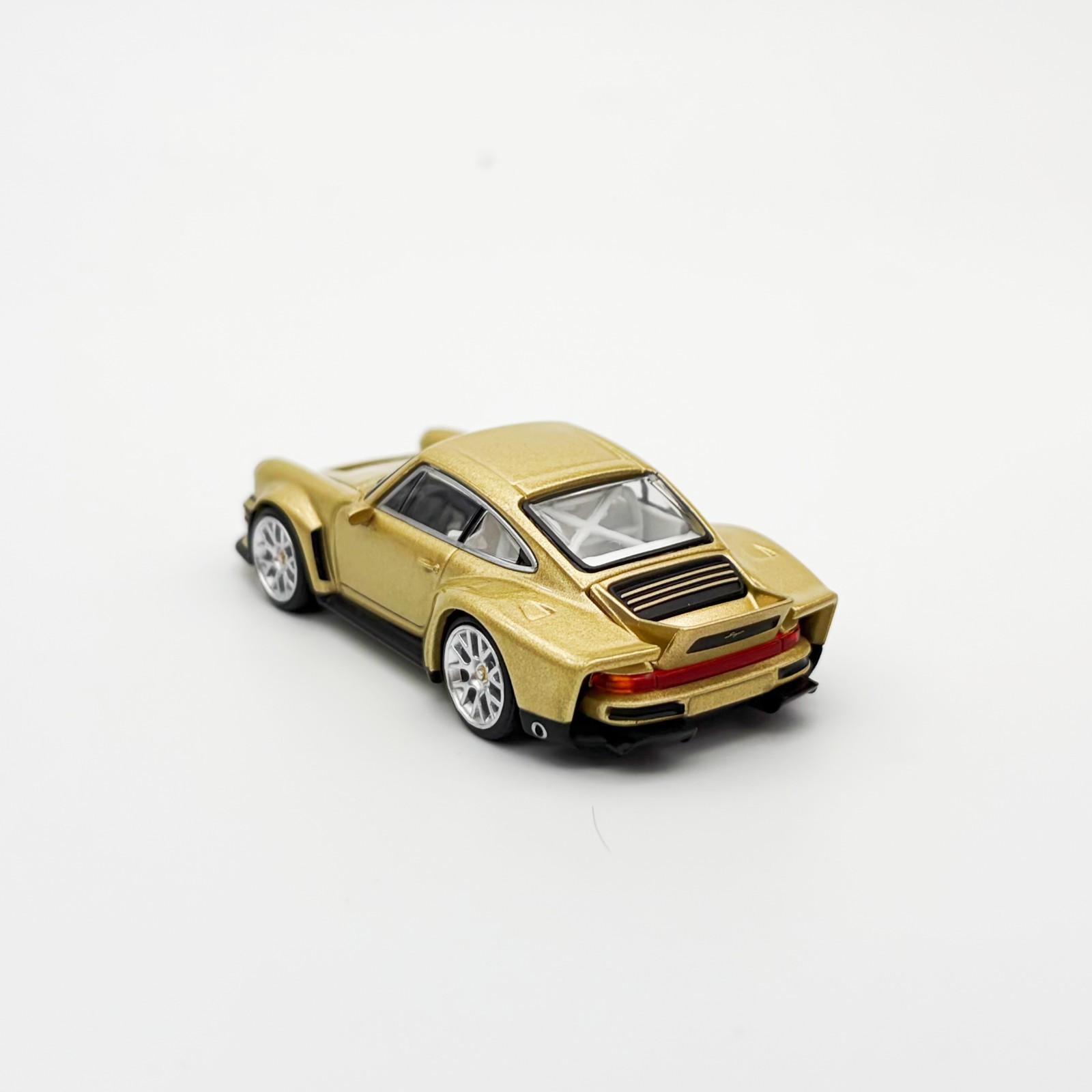 Pop Race 1:64 Porsche Singer DLS Turbo Gold #132