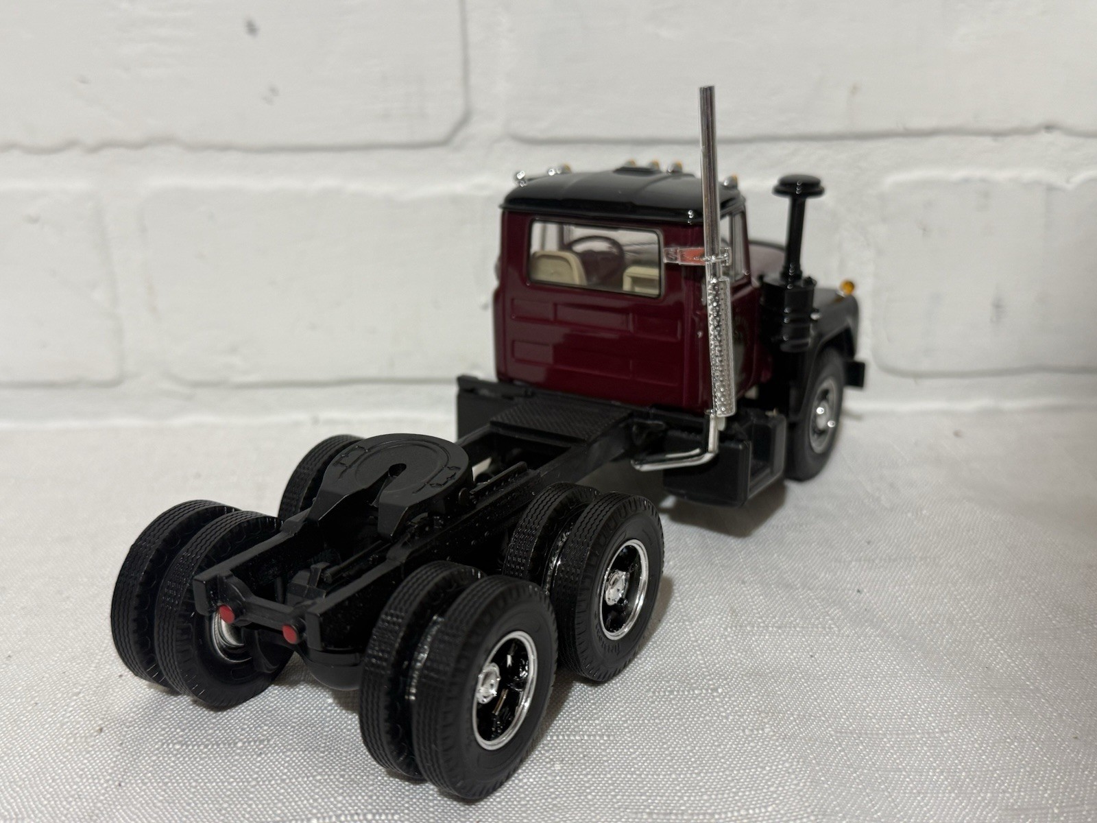 First Gear 19-2629 Ray Meyer Mack R-Model Tractor with 35′ Box Trailer NIB
