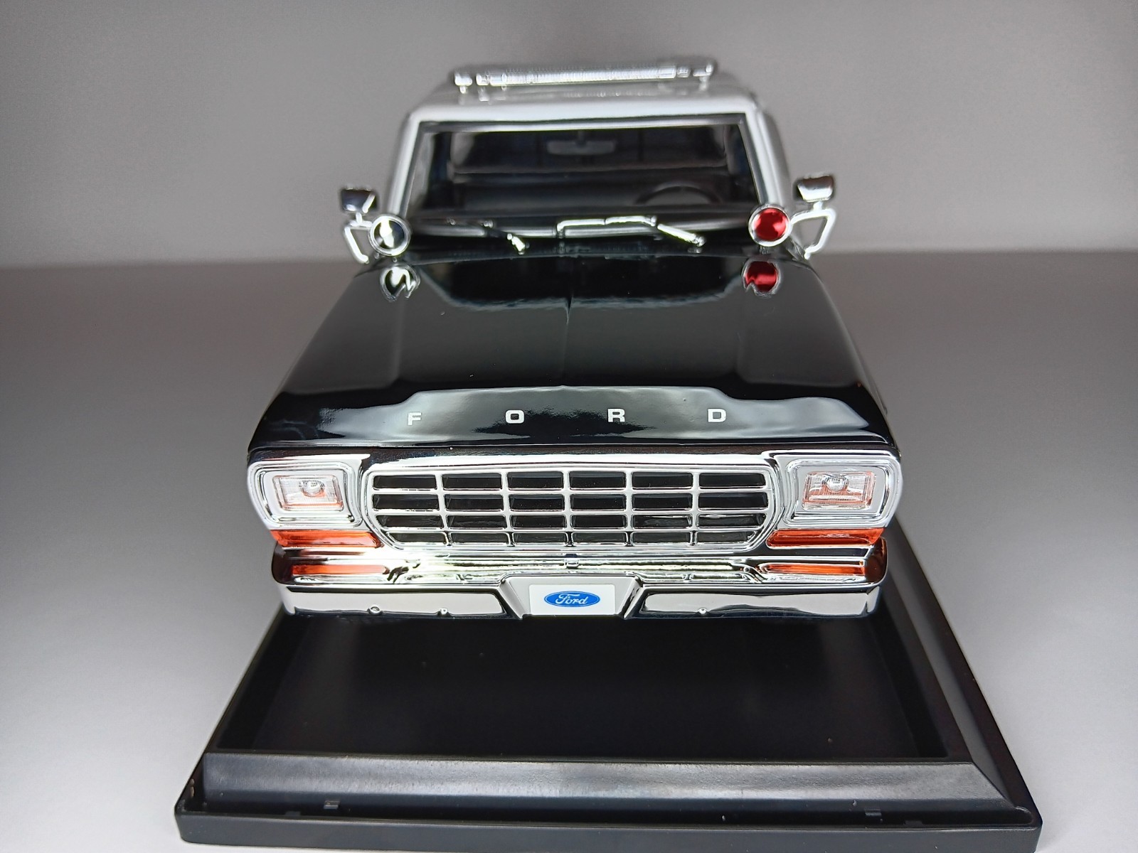 1979 Ford F150 Pickup 1:18 Maisto Exclusive Style Special Edition HighwayPatrol