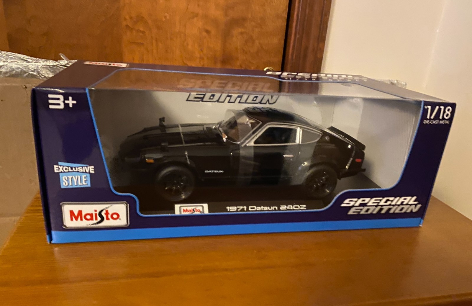 MAISTO 2025 EXCLUSIVE STYLE SPECIAL EDITION •1971 DATSUN 240Z • 1:18 SCALE BLACK