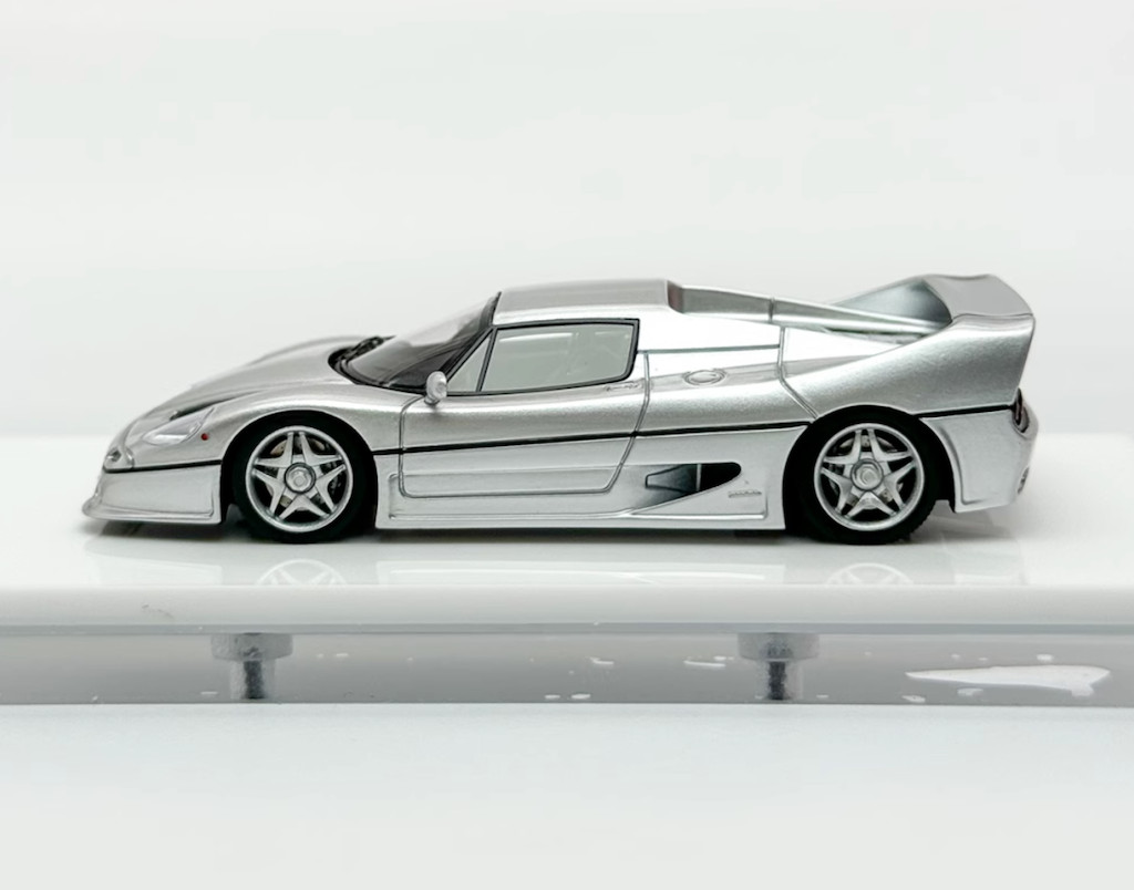 DMH 1:64 Silver F50 Aperta Hard Top Racing Sports Model Diecast Resin Car