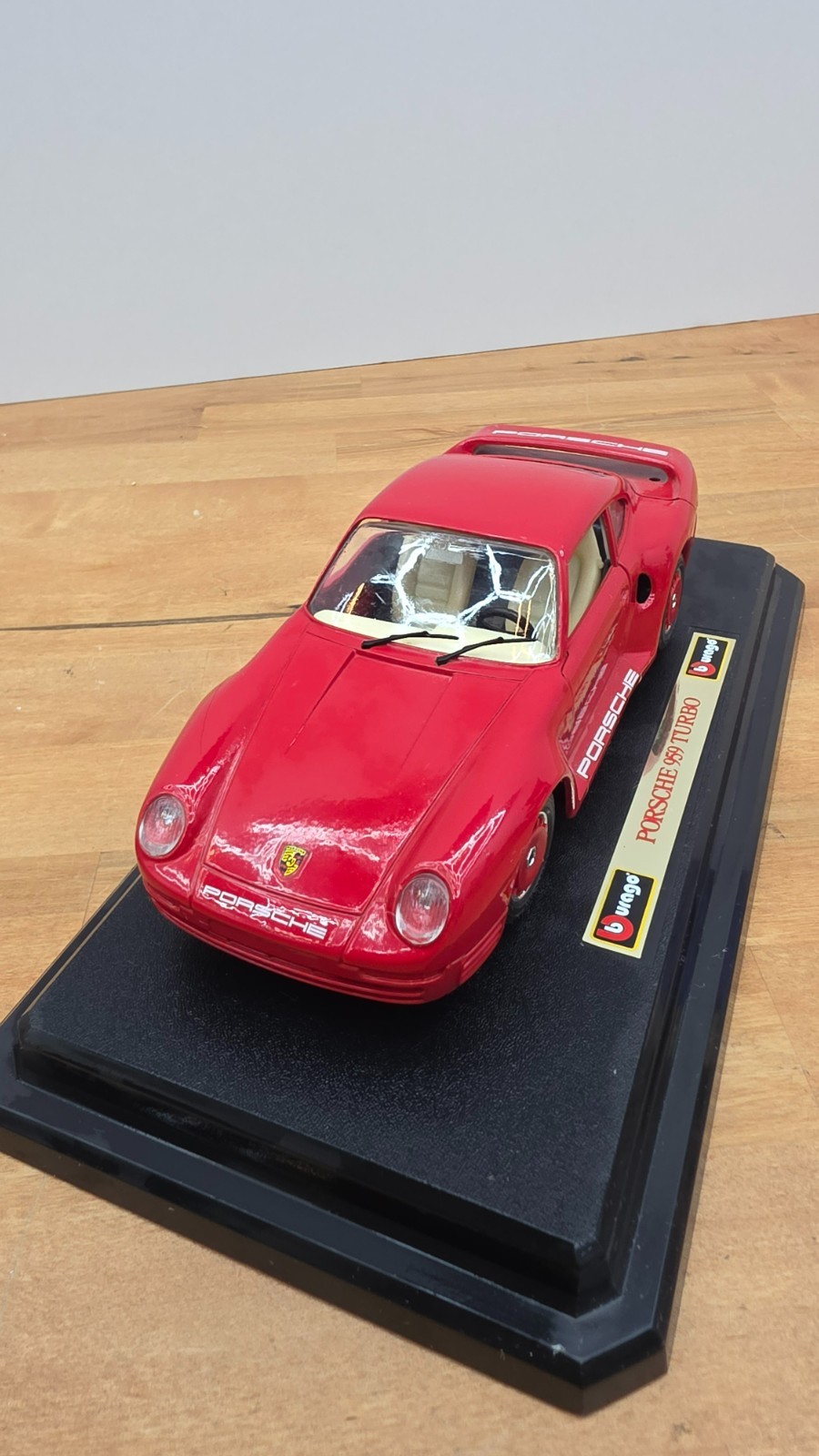 Bburago Diecast 1/24 Porsche 959 Turbo With Stand