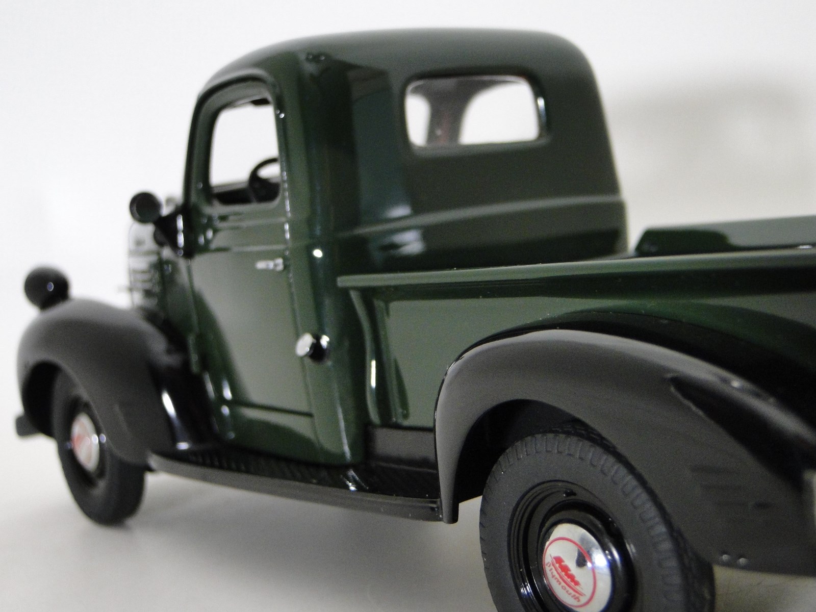 Plymouth Ram Pickup Truck Vintage Classic Built Metal 1 24 Model12Promo18