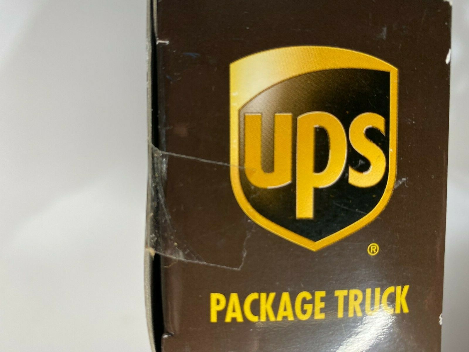 Daron UPS Package Truck w/ Pullback Action O3825