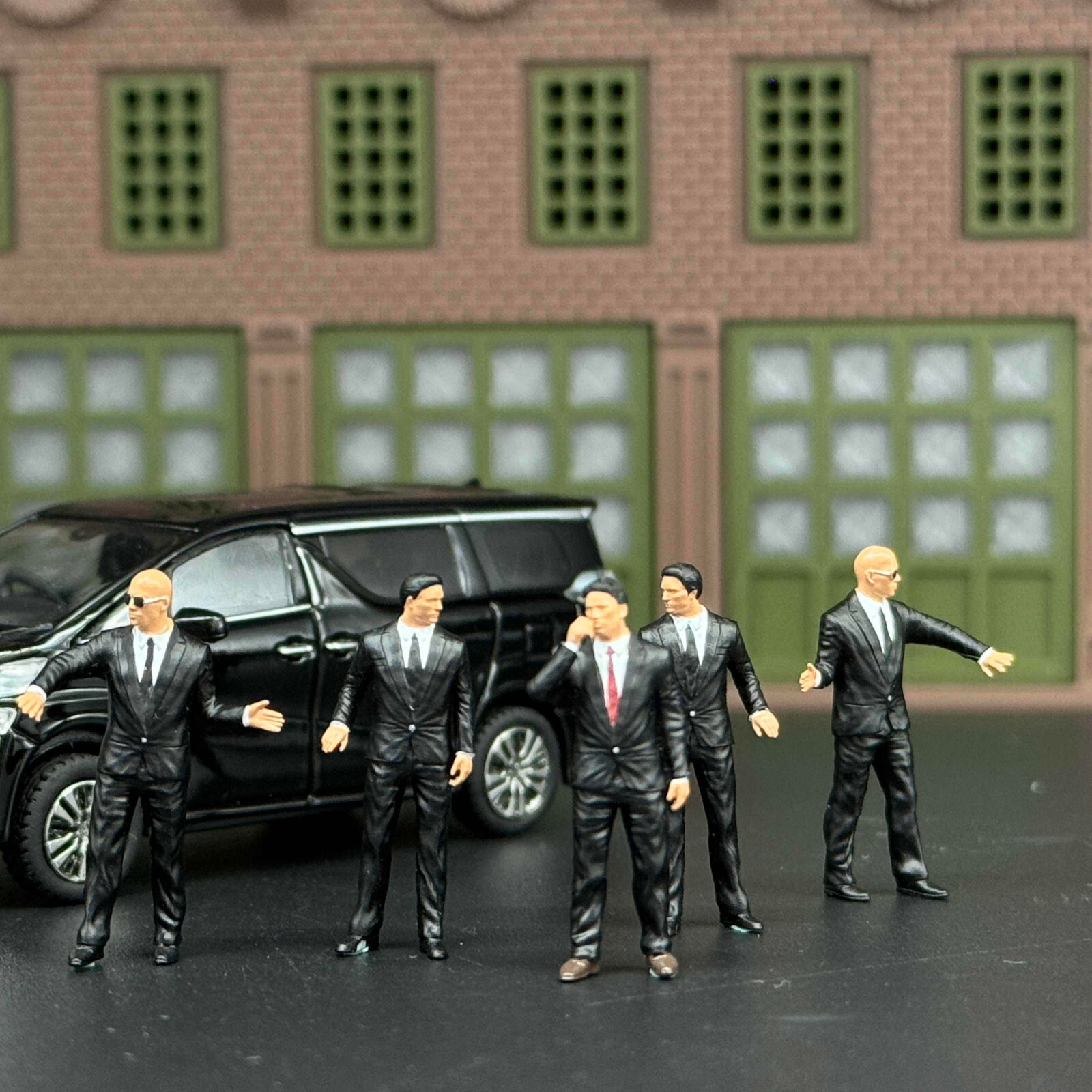 5pc 1/64 Miniature Doll Figures Black suit bodyguard Scene For Cars Vehicles Toy