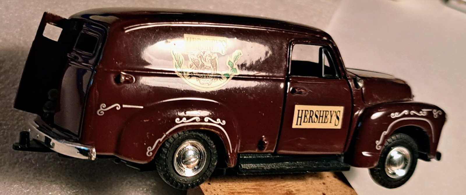 1/43 – Near “O Scale” 1954 Chevy Delivery Panel Truck Hershey – read