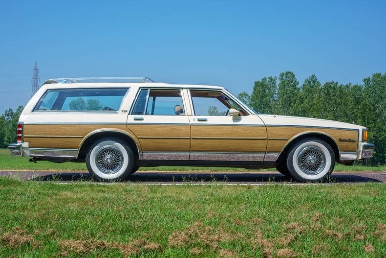 1985 Chevrolet Caprice Estate Station Wagon White/Wood in 1:18 scale by MCG