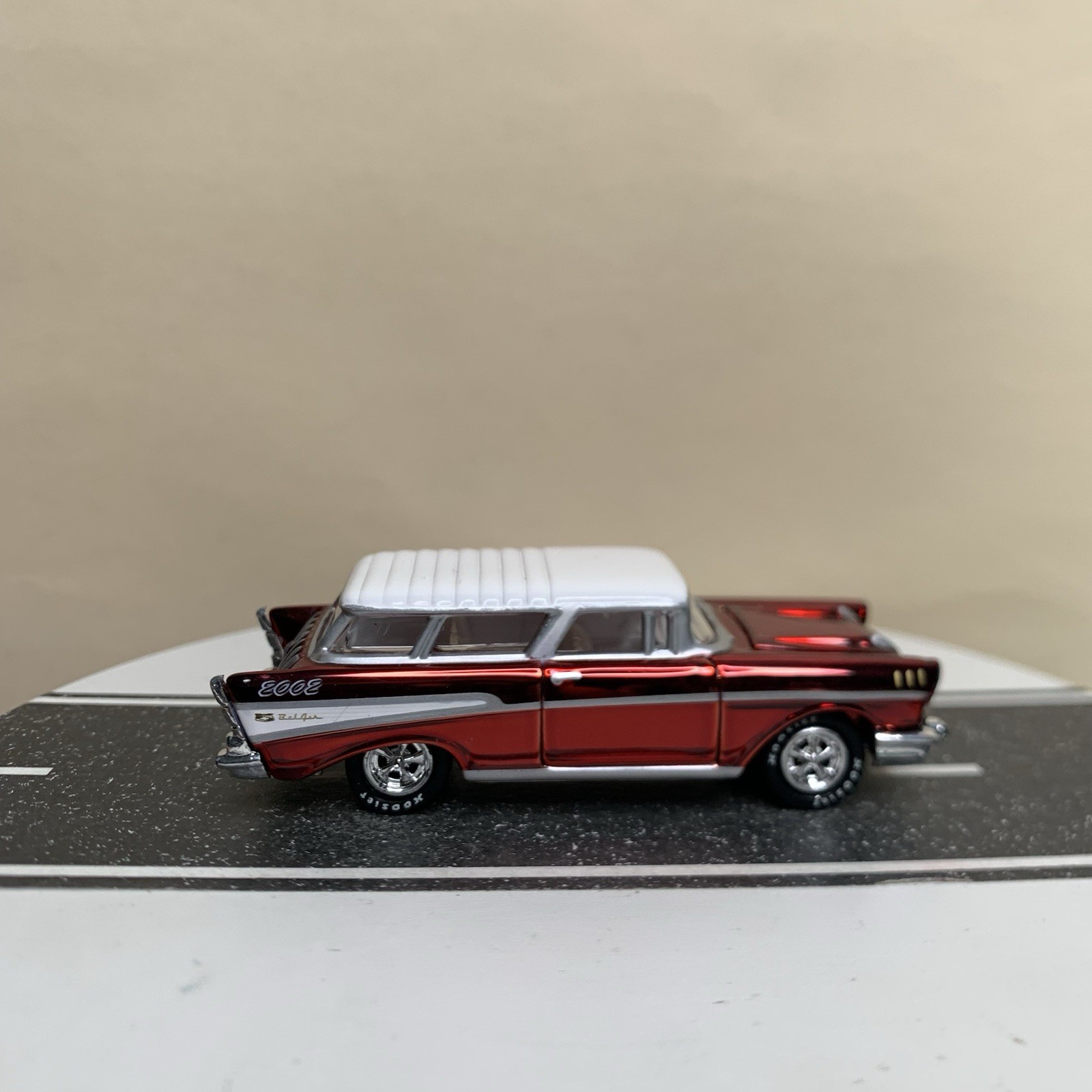 2002 Johnny Lightning Holiday Classics 1957 Chevy Nomad Wagon Red Chrome 1:64 NM