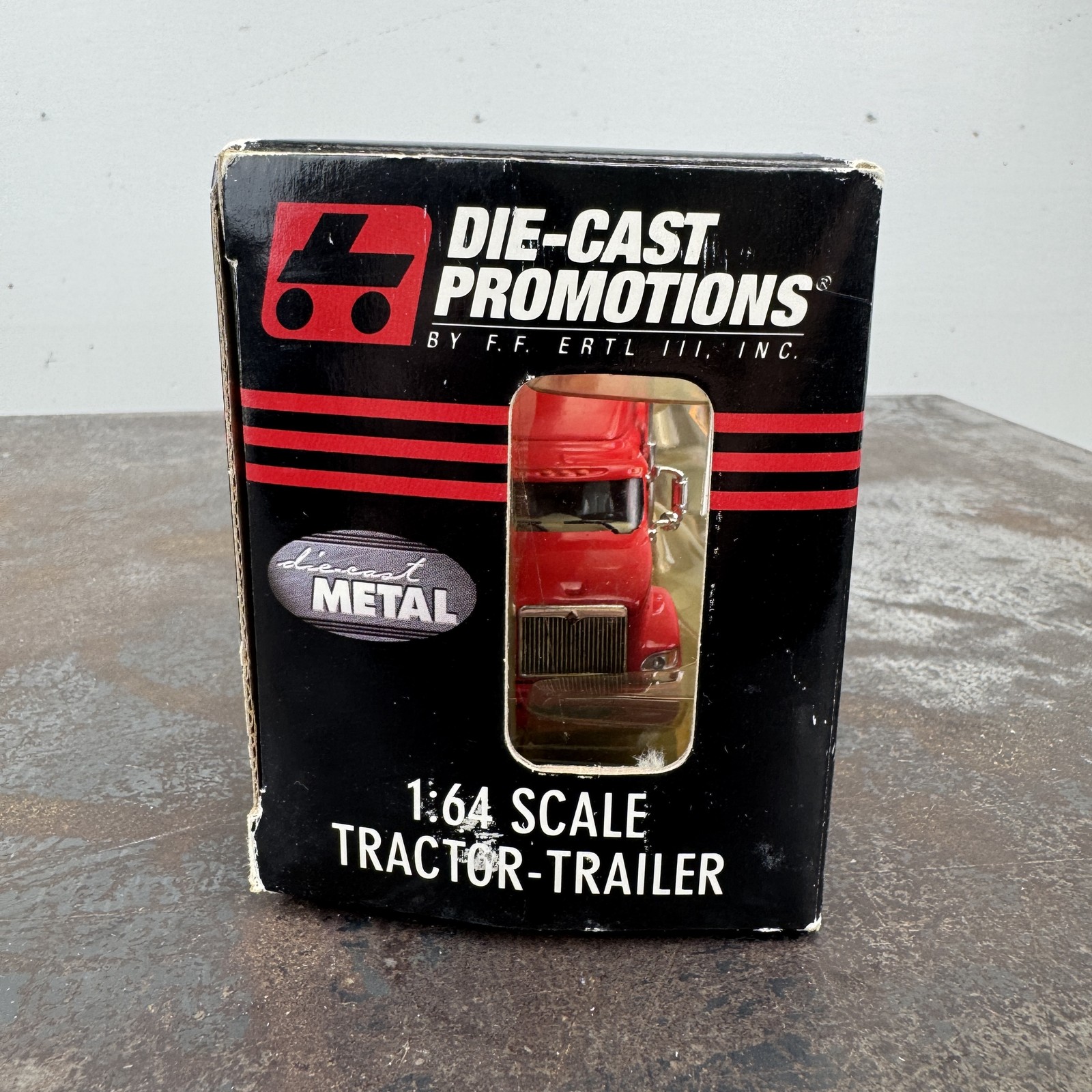 DCP INTERNATIONAL Chatham Plant 1:64 International 9400 Truck w/ Trailer #30393