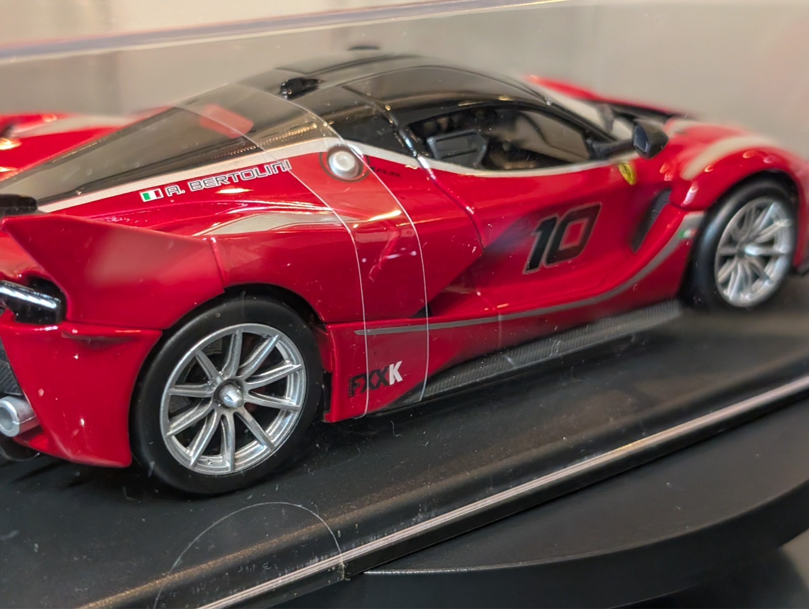 DeAgostini Ferrari FXX K 2014 Red 1/24 Diecast Model Car Display Case Used JP
