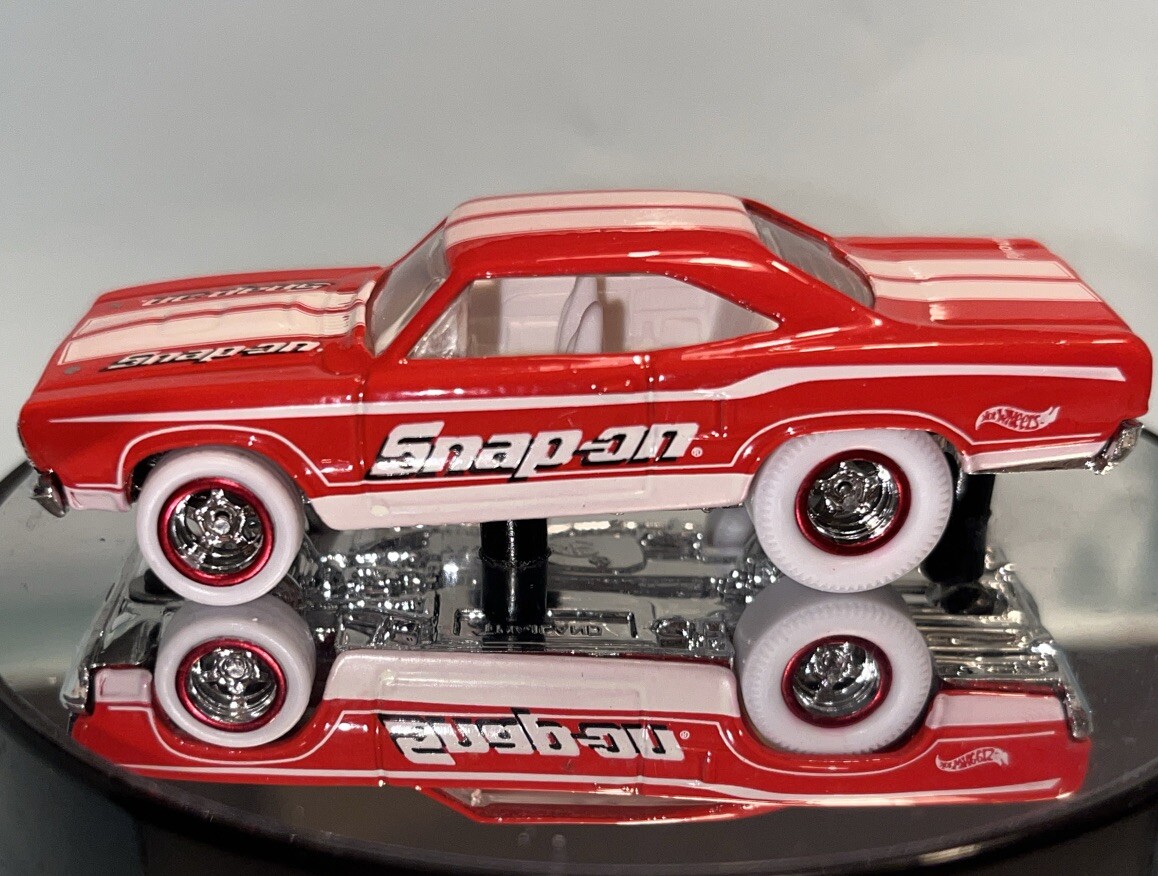 Hot Wheels Snap on Plymouth Road Runner Real Riders Snapon