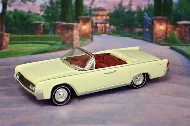 Suicide doors 1962 Lincoln Continental 7.0L V8 Convertible 1/64 Scale Ltd Edit G