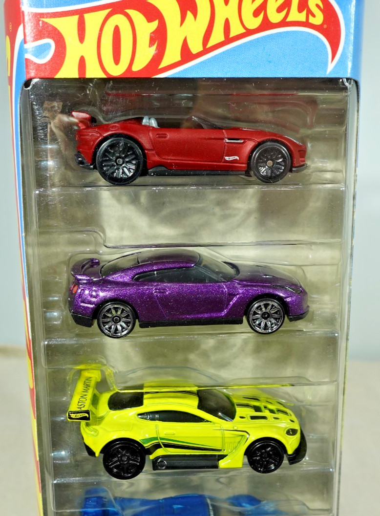 Hot Wheels HW Motor Show 5 Pack Nissan GT-R 1/64
