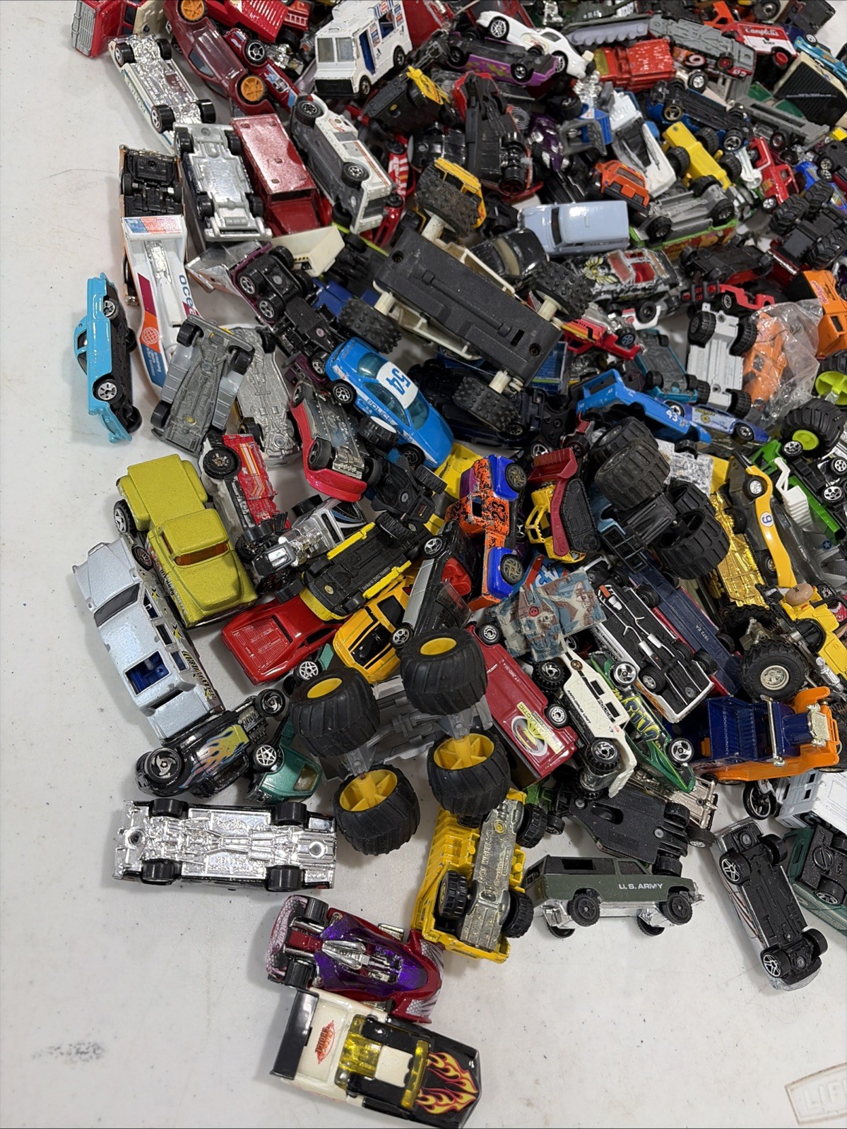 Huge Lot Hot Wheel Die Cast Cars Matchbox And Others Used – Full Box 26 Pounds
