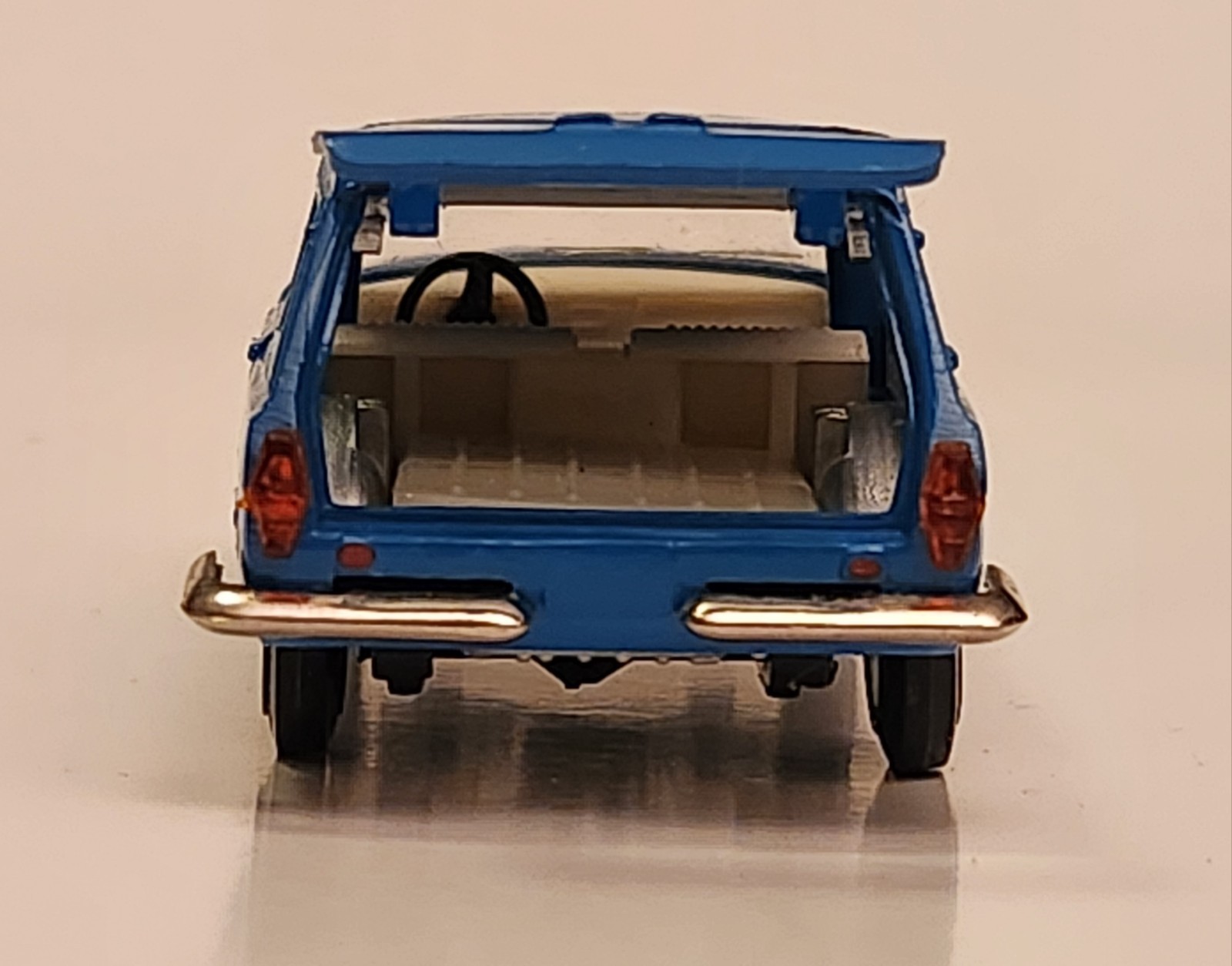 Volga-Gaz 24-02 Station Wagon. LOOSE, no box. Near Mint Condition. 1/43