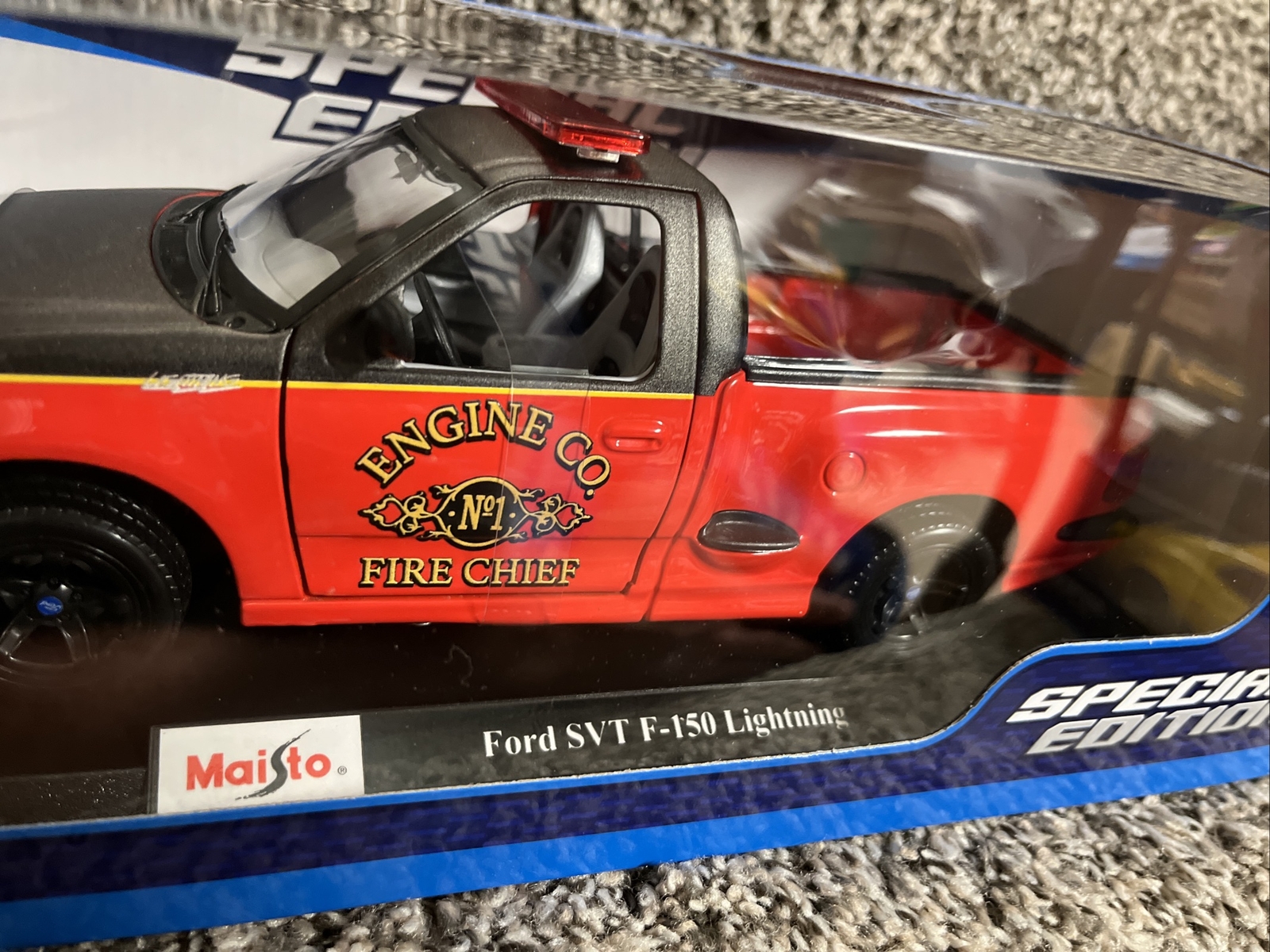 MAISTO FORD SVT F-150 LIGHTNING SPECIAL EDITION 1/21 Exclusive Style NEW!!