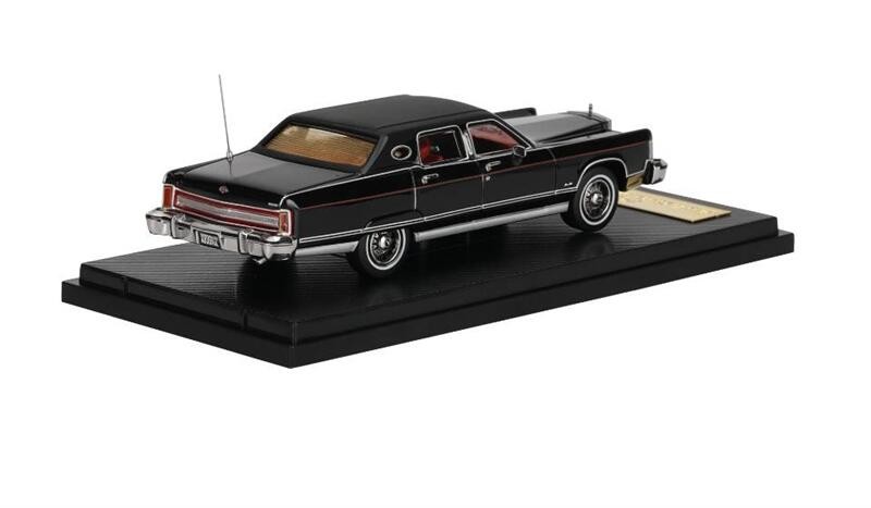 Turning Crush x SunStar 1:64 1979 Lincoln Continental Town Car Diecast Model Car