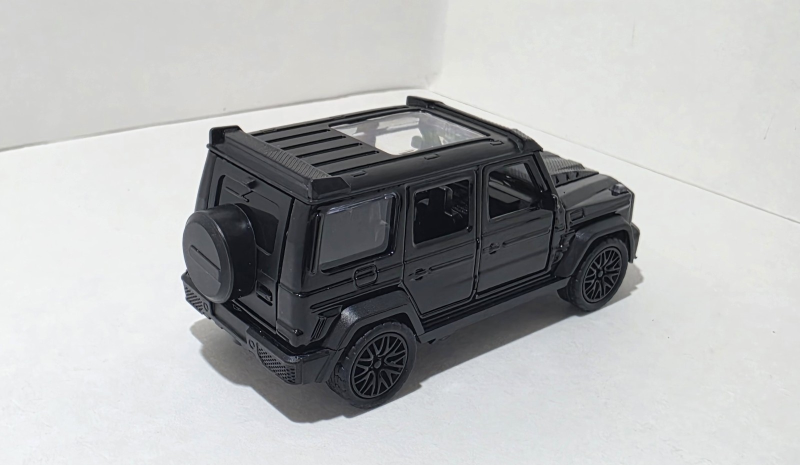 Mercedes-Benz G-Class Black Diecast SUV Model Car Opening Doors 1:36 Scale