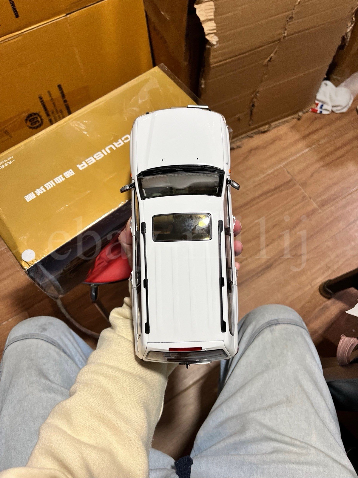 1:18 Scale Toyota Land Cruiser White Diecast Model Car