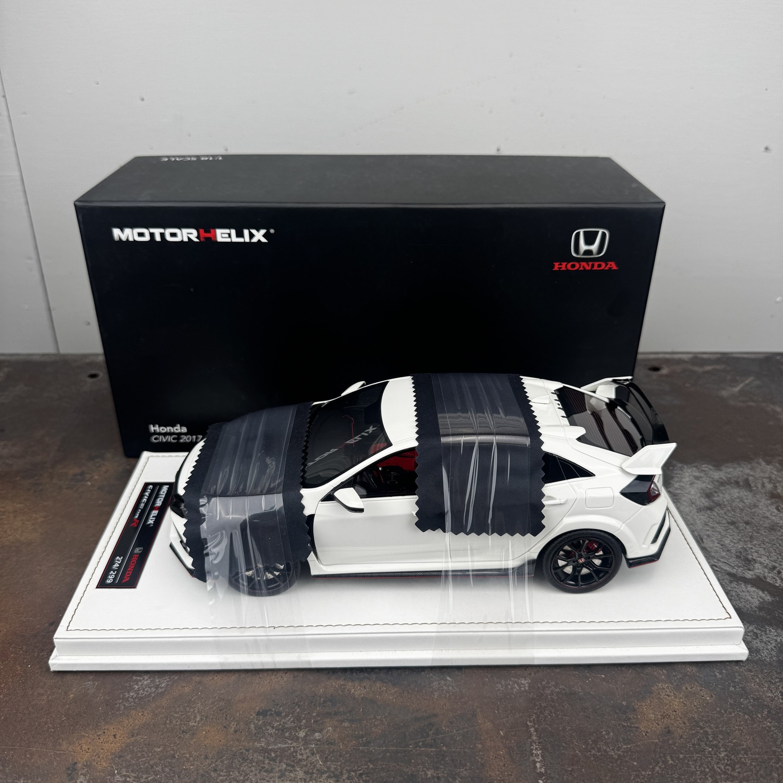 MOTORHELIX 2017 Honda Civic Type R 1:18 Model Vehicle w/ Box WHITE LTD to 299