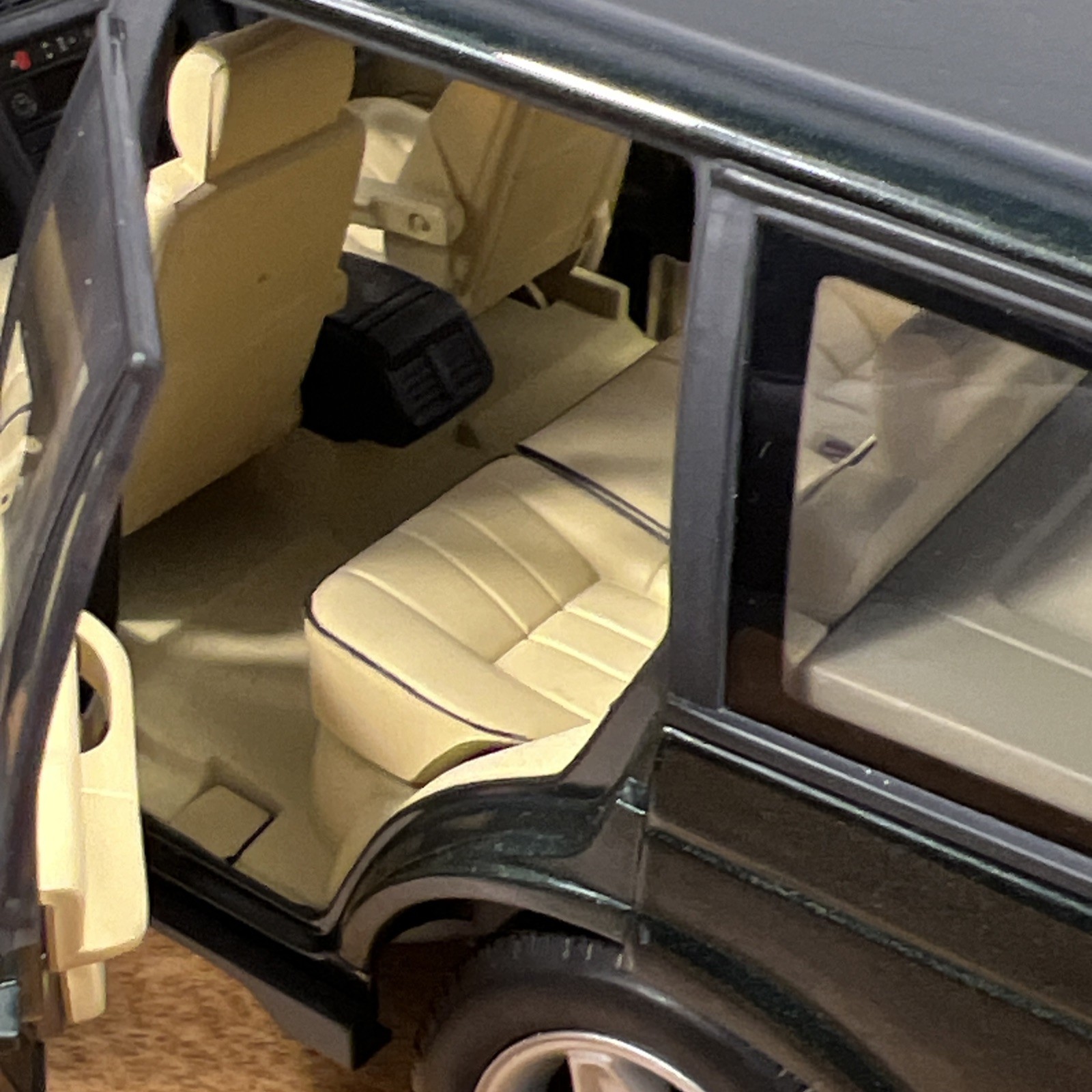 Auto Art Range Rover 4.6 HSE – Off Road Division 1:18 Green