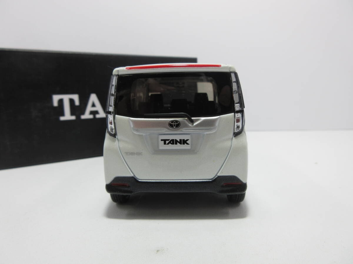 1/30 TOYOTA TANK PEARL WHITE III 912080
