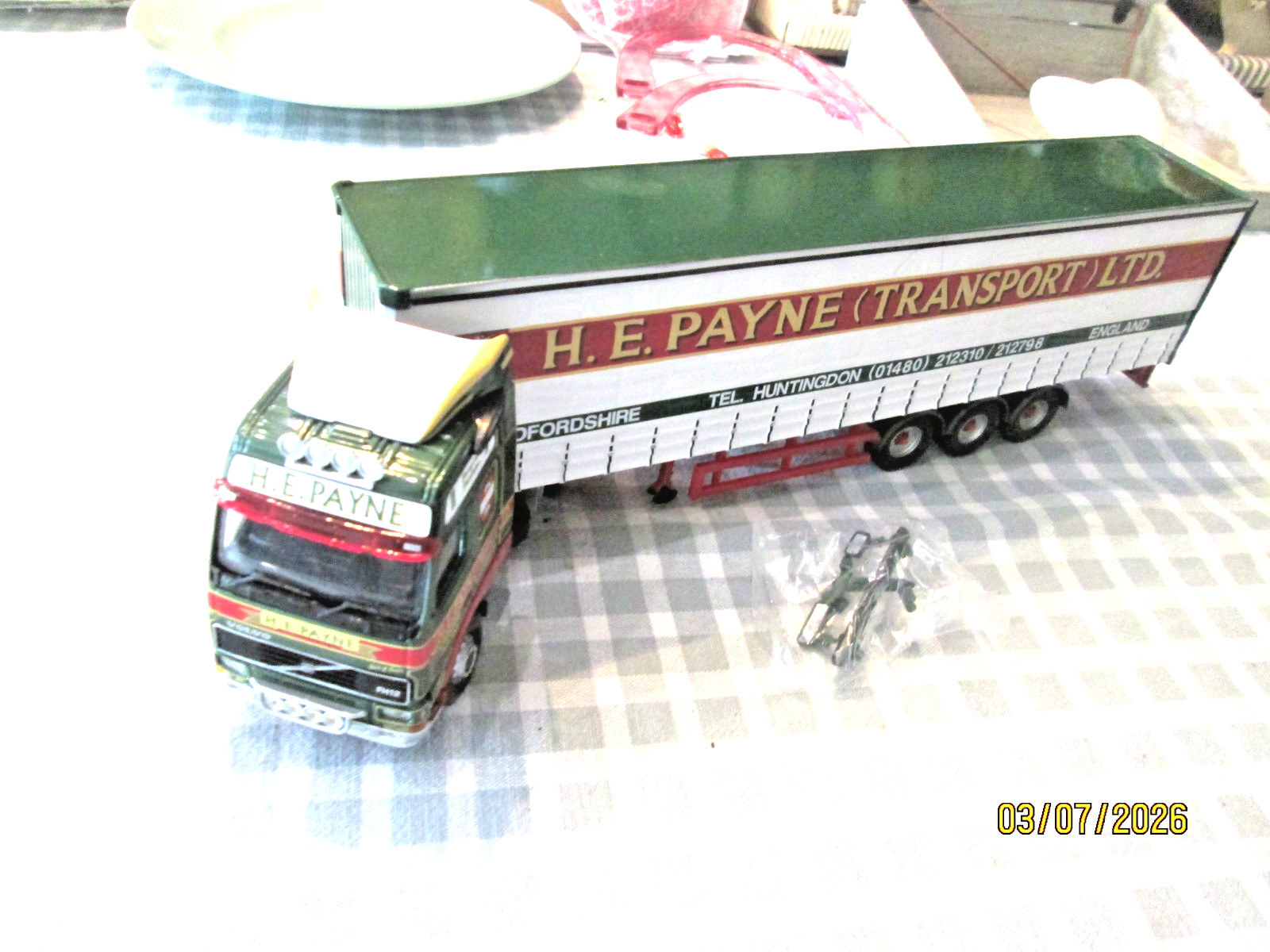 Corgi 1;50 – Volvo Tractor Unit & Curtainside Trailer- H E Payne- Unboxed