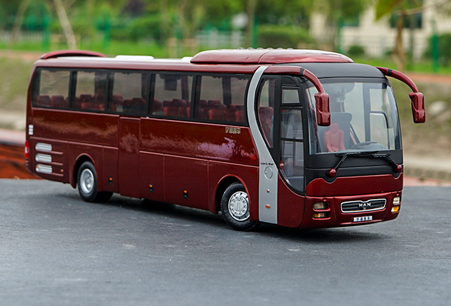 1/42 Scale MAN Lion’s Star Bus Diecast car Toys YuTong Bus ZK6120R41