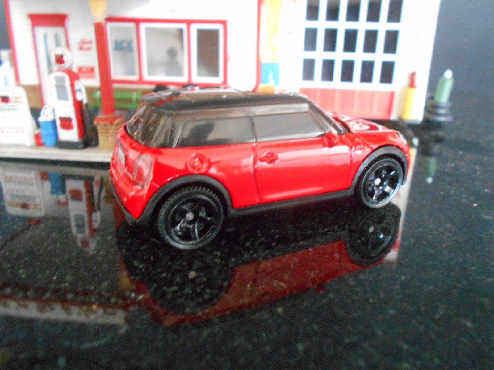 2022 Mini Cooper SE – 1/64 Scale Limited Edition – See Photos Below