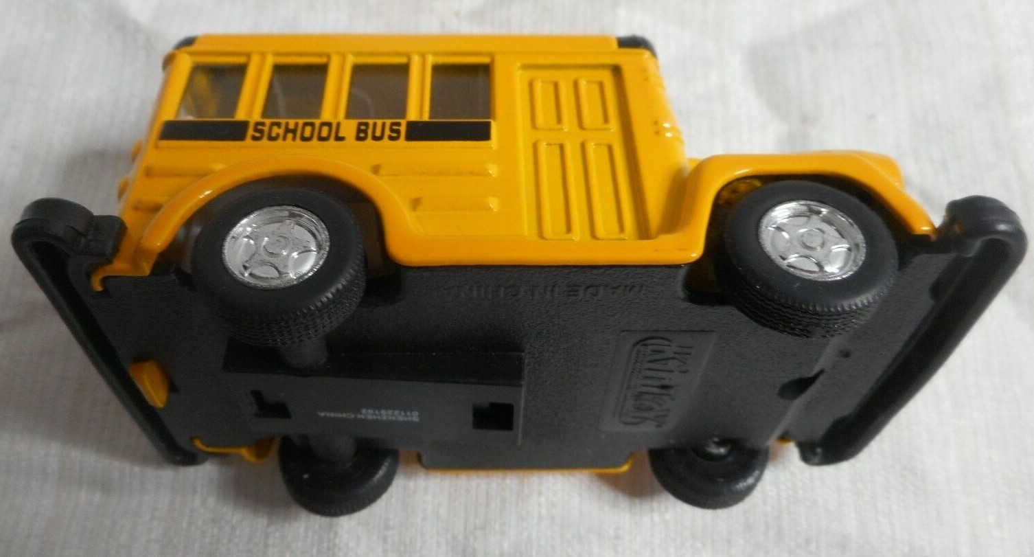 Kintoy Yellow Mini-Short School Bus Diecast Pull Back Action Stop Sign Moves