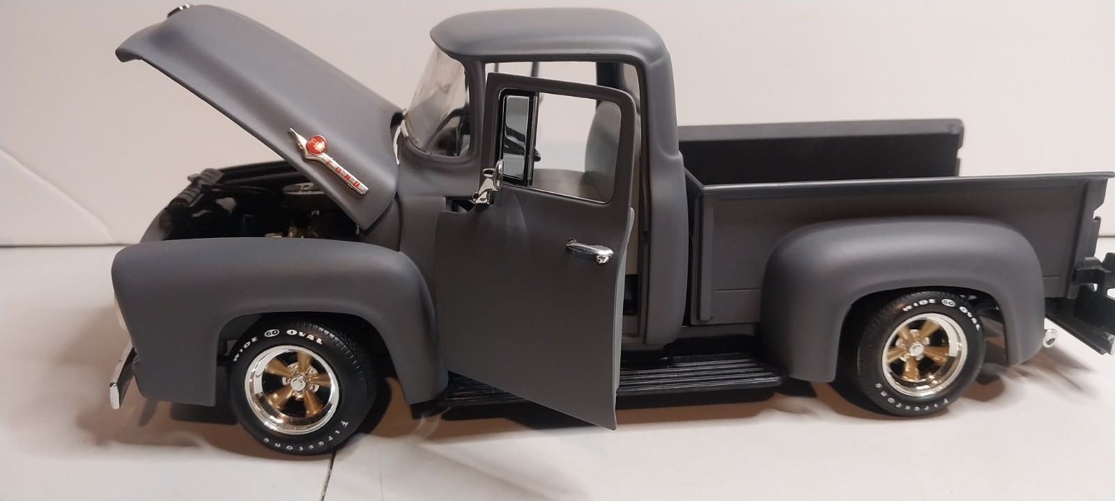 ERTL 1:18 1956 Gray Ford F100 Pickup Truck.