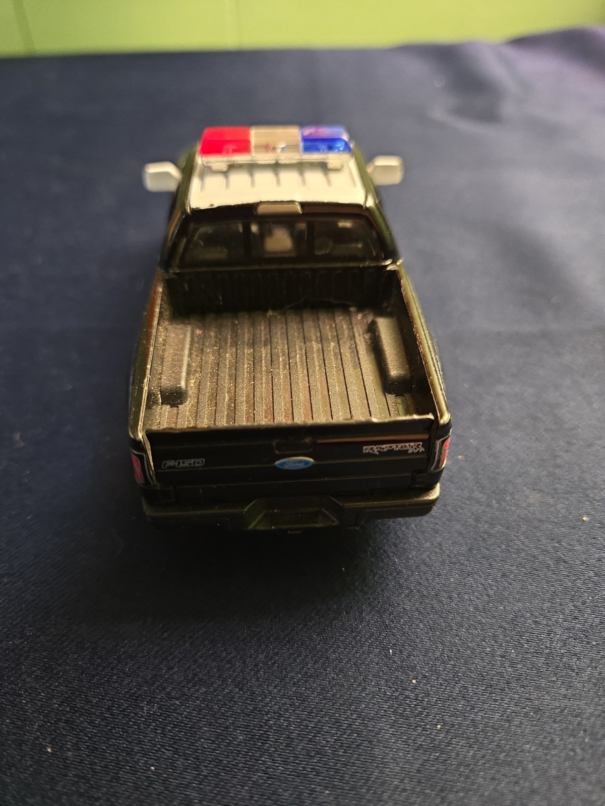 Kinsmart 2013 Ford F-150 Police SVT Raptor SuperCrew 1/46 Scale B&W Diecast